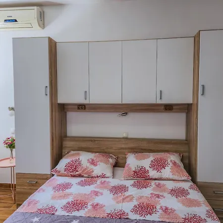 Apartments Neda Omis Room photo