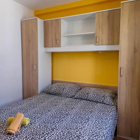 Apartments Neda Omis Room photo