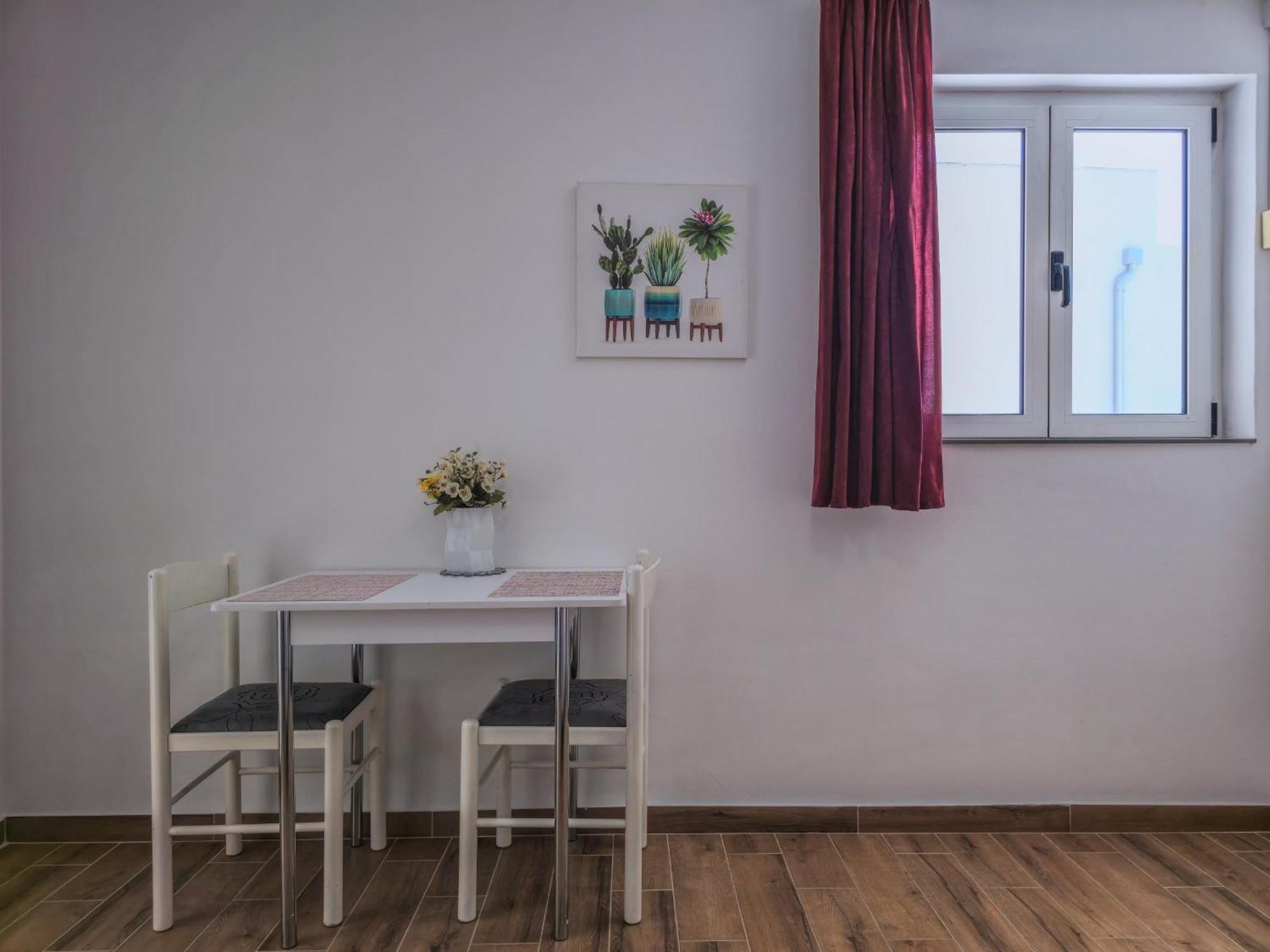 Neda Apartment *
