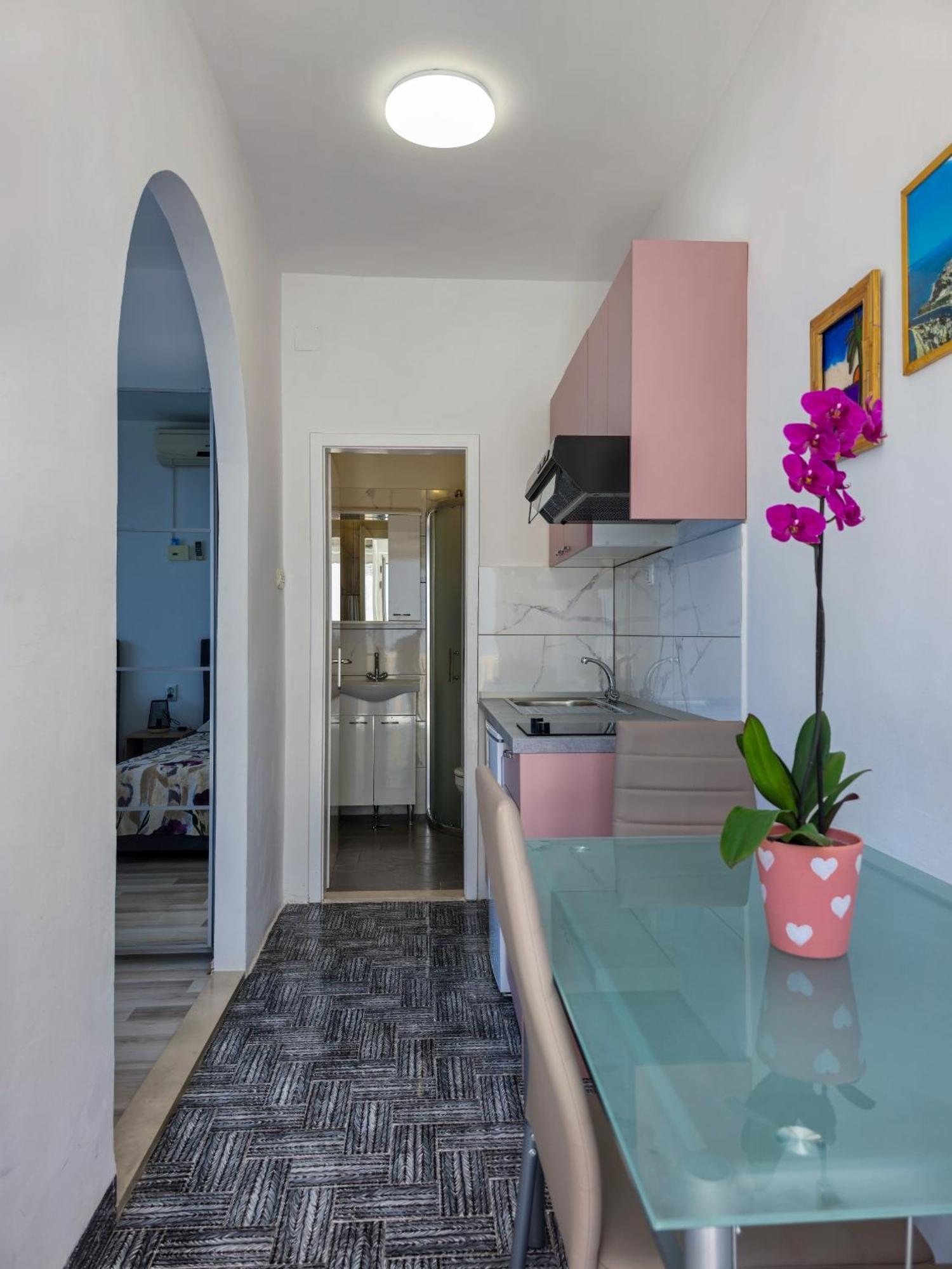 Neda Apartment Omis